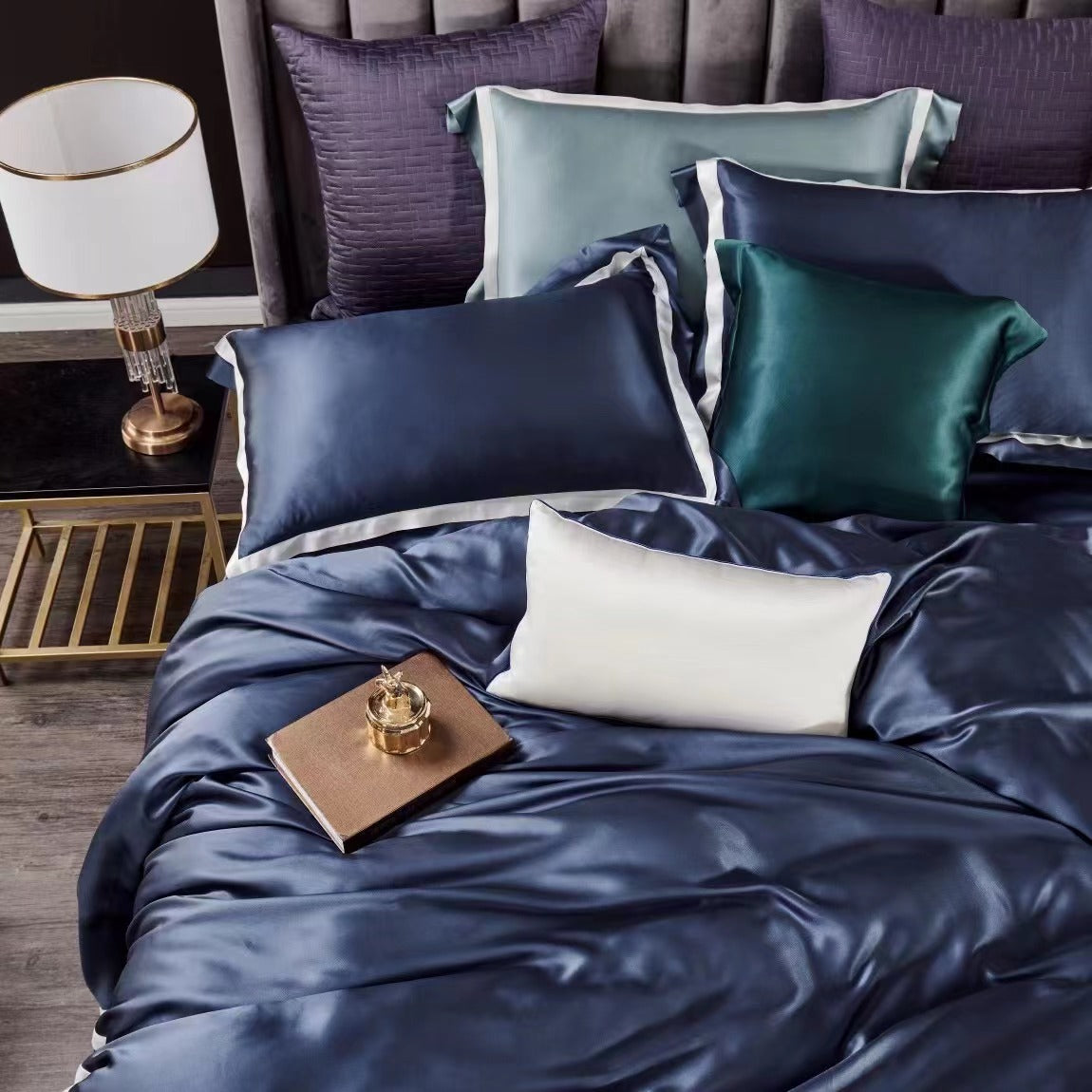 25 Momme Empire Blue Wide-Border Silk Bedding Set