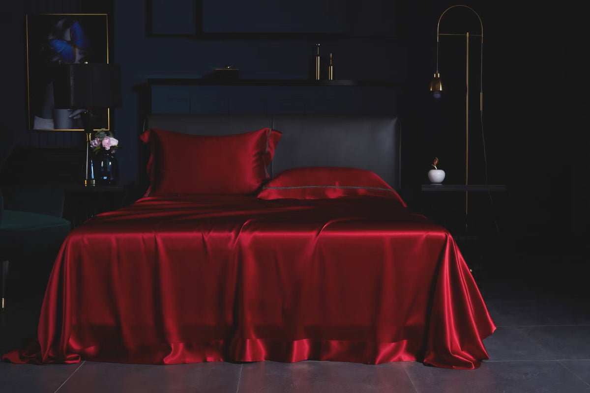 Crimson 25 Momme lace silk bedding set