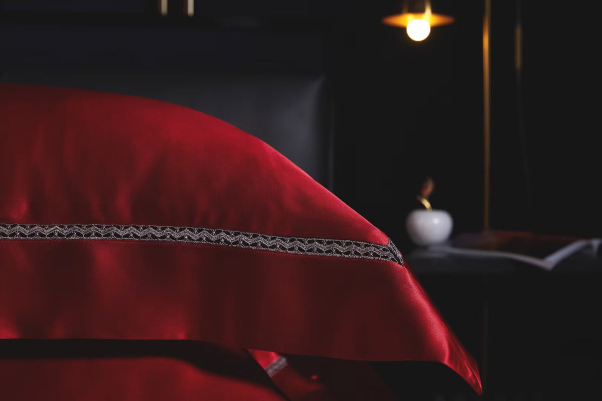 Crimson 25 Momme lace silk bedding set