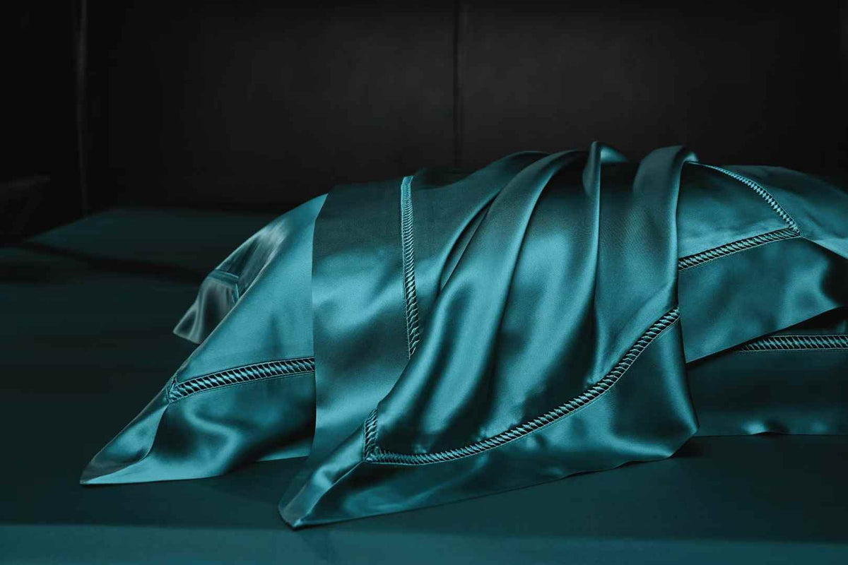 30 Momme Peacock Blue Lace Silk Bedding Set